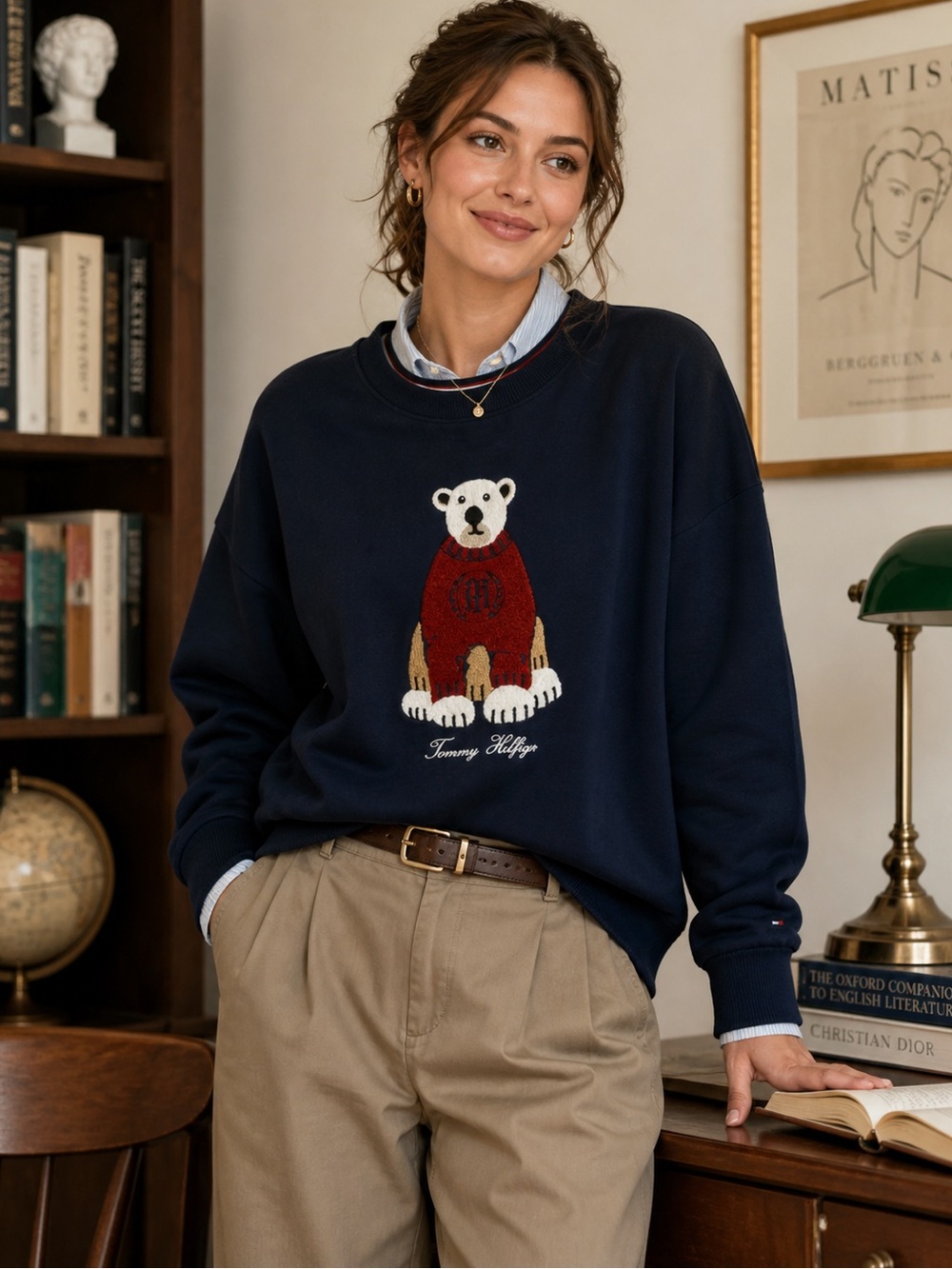 Tommy Hilfiger Navy Blue Sweatshirt W/Embroidered Polar Bear Decal Size XL